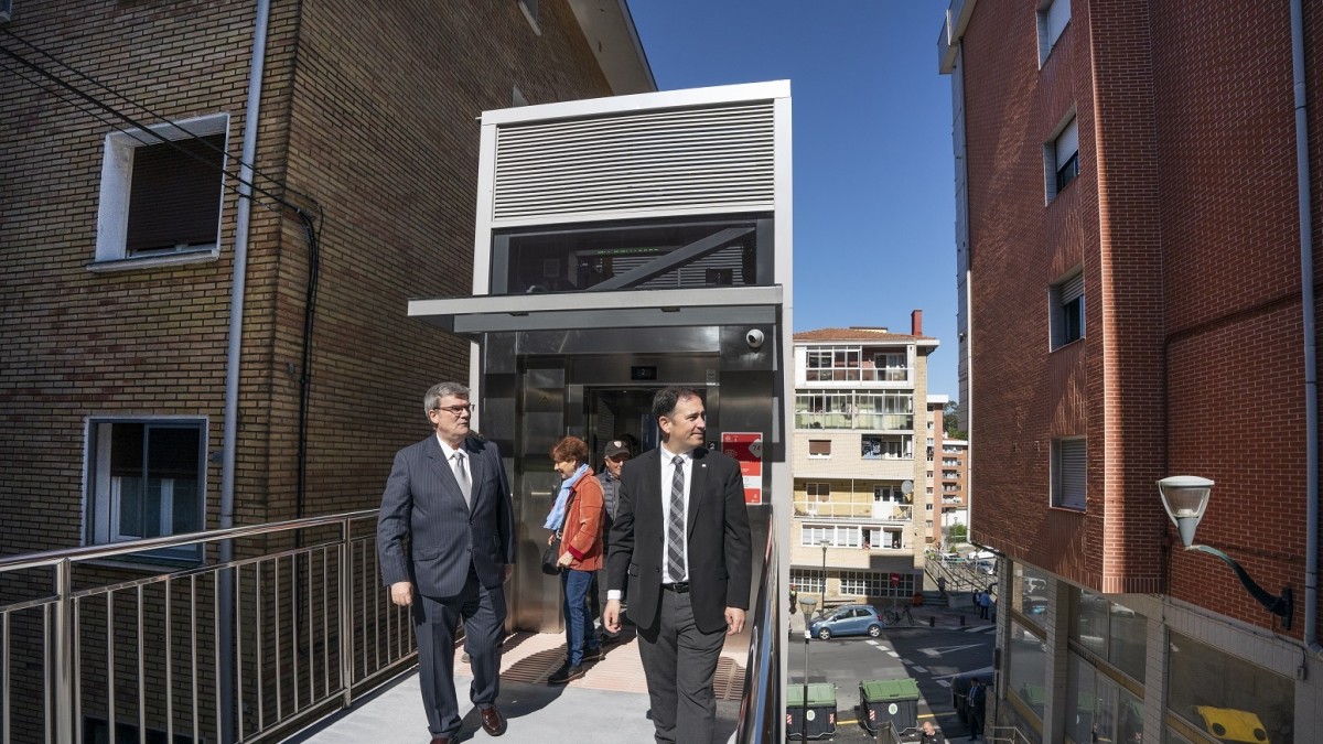 ZURBARANBARRI - Dos nuevos ascensores y varias rampas