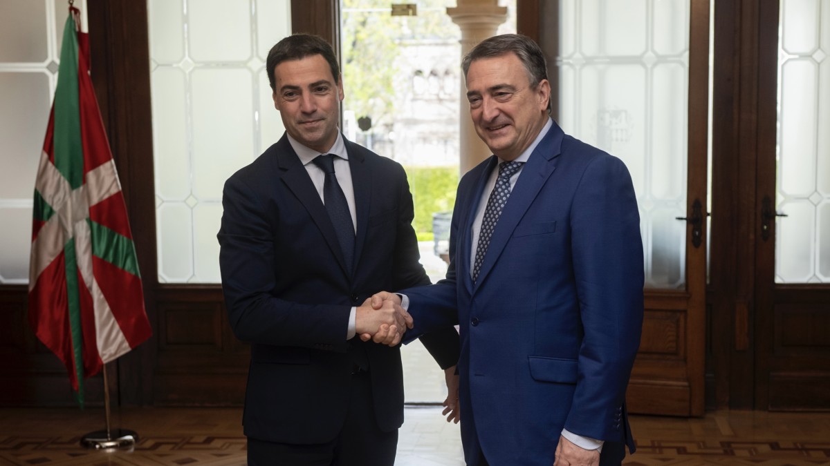 Aitor Esteban y el Lehendakari Imanol Pradales abordan los principales retos de País