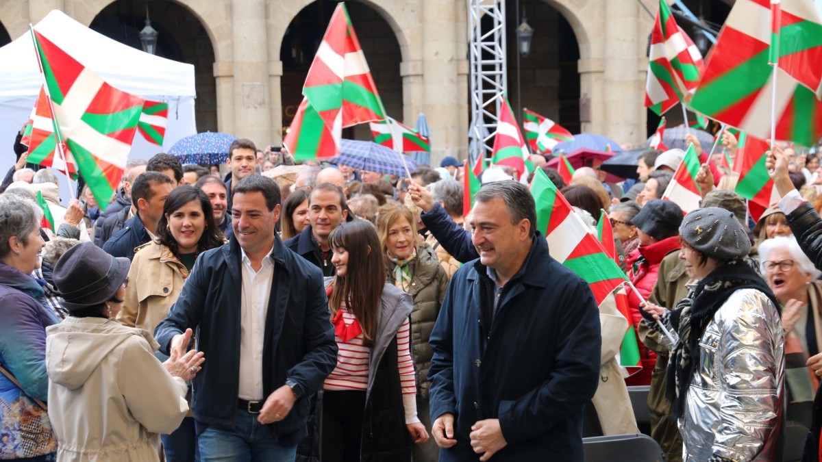 Aberrigintzaren bidean EAJren lidergoa aldarrikatu du Aitor Estebanek: “130 urte daramatzagu aurrera egiten, ekintza zehatzekin eta gurpiletan zotzak jarri gabe” 