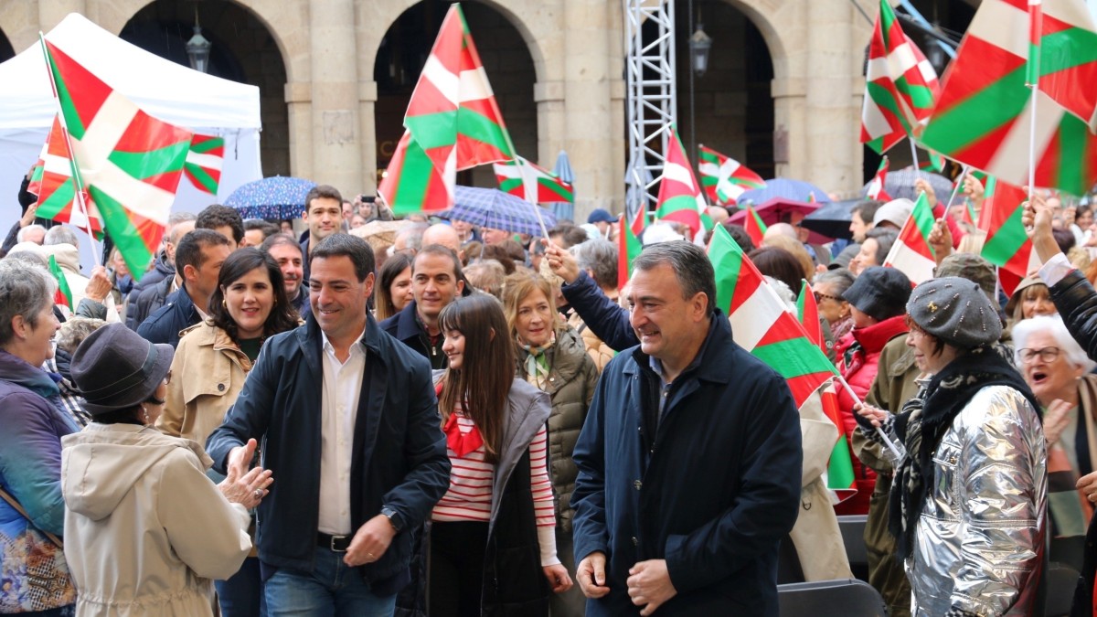Aitor Esteban reivindica el liderazgo del PNV en la construcción nacional: “Llevamos 130 años caminando hacia delante, con hechos, y sin poner palos en las ruedas”