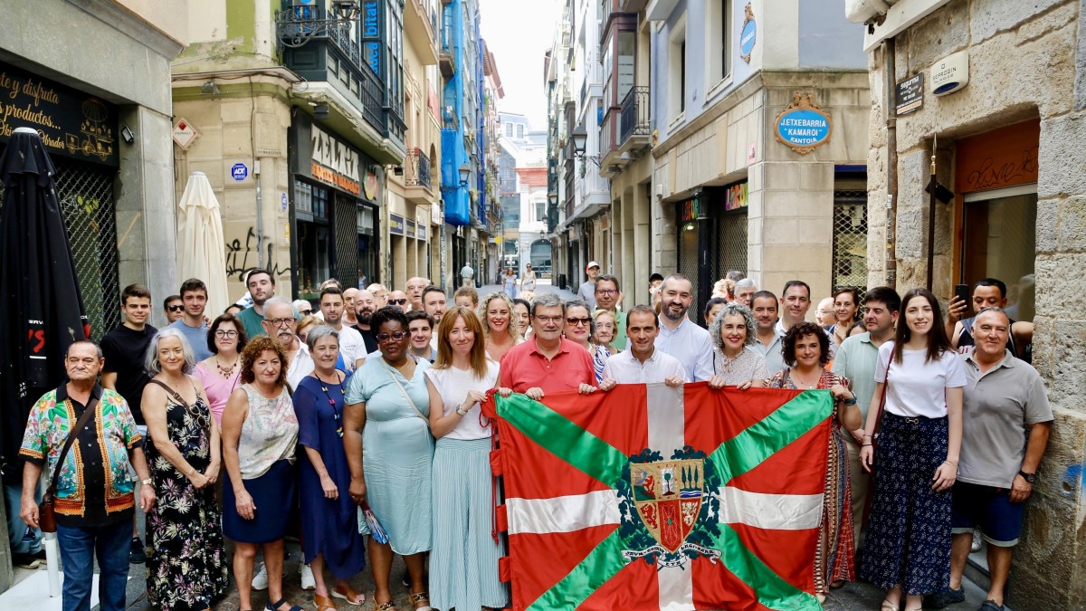 Ansolak euskal politikaren muturrak kritikatu ditu: 