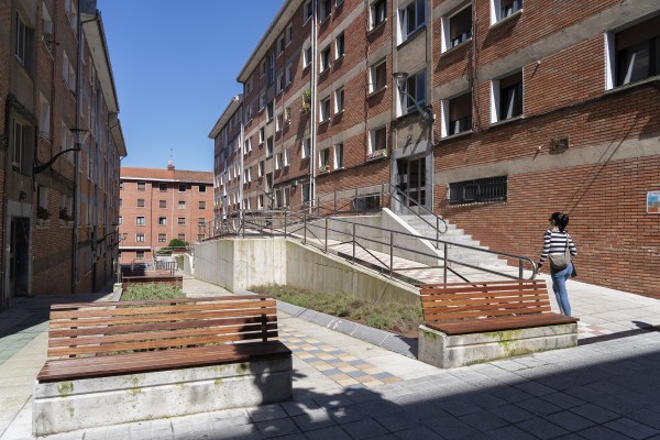 ZURBARANBARRI - Dos nuevos ascensores y varias rampas